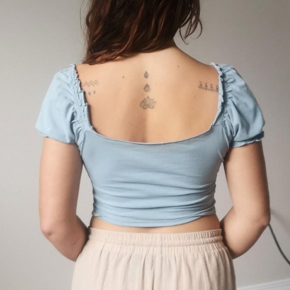 ✨Cottage Crop Top✨ - Picture 3 of 5